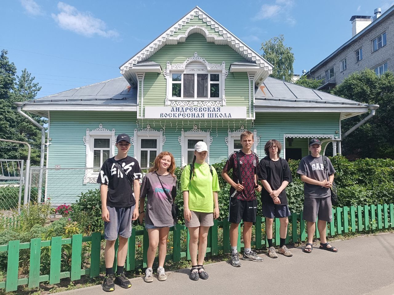 Продолжаются трудовые будни подростков