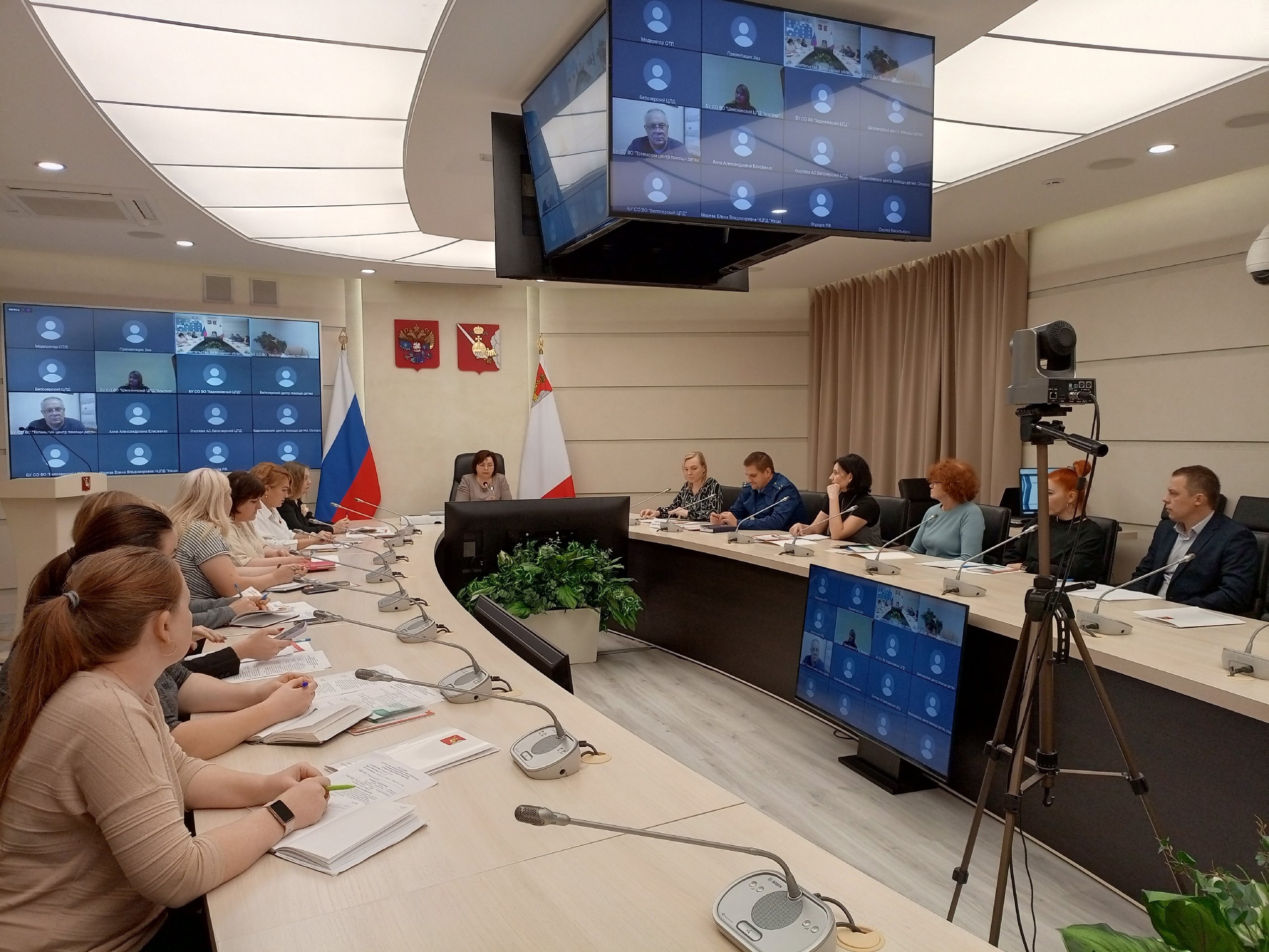 Заведующий отделением социальных услуг и социального сопровождения Новикова Алёна Николаевна приняла участие в круглом столе по вопросам противодействия коррупции среди детей и молодежи.