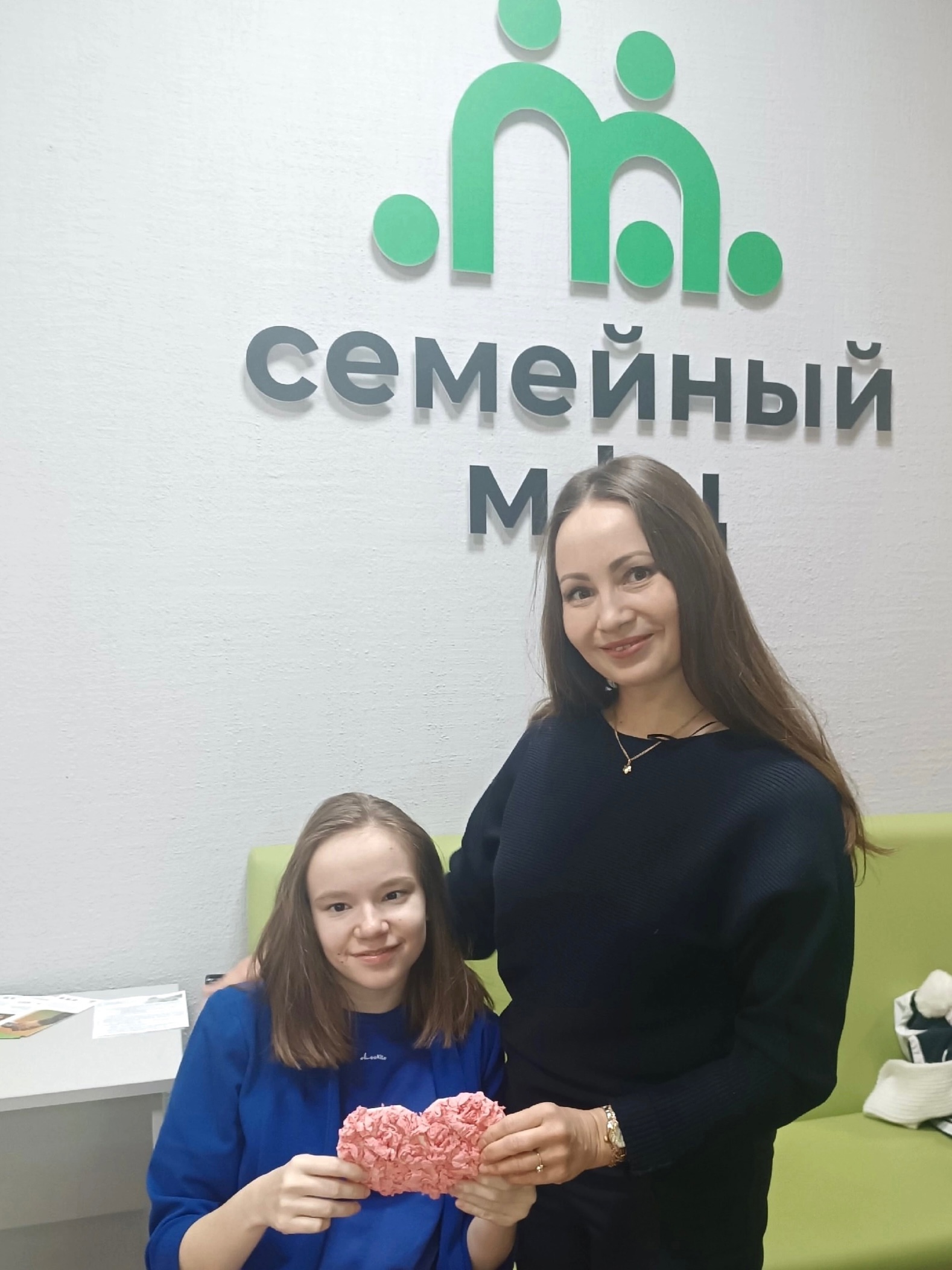  Есть в марте день особый