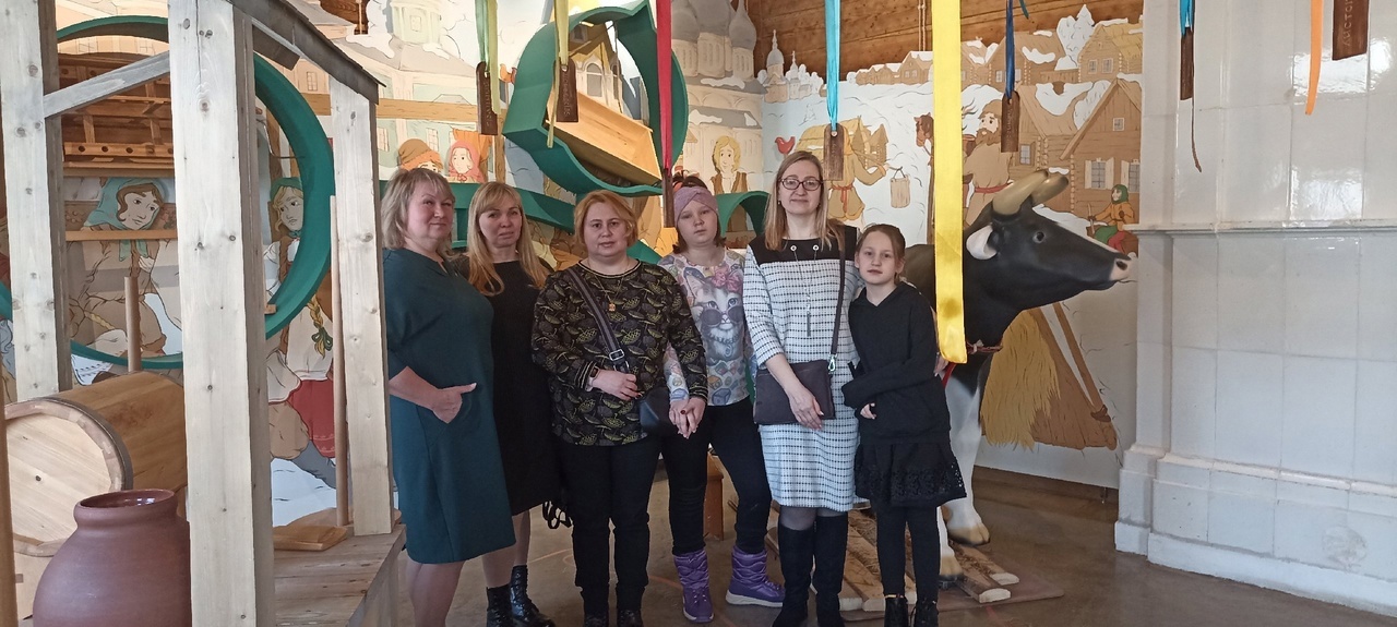 Участники Клуба «Родители без границ» вместе с детьми посетили Дом вологодского масла.