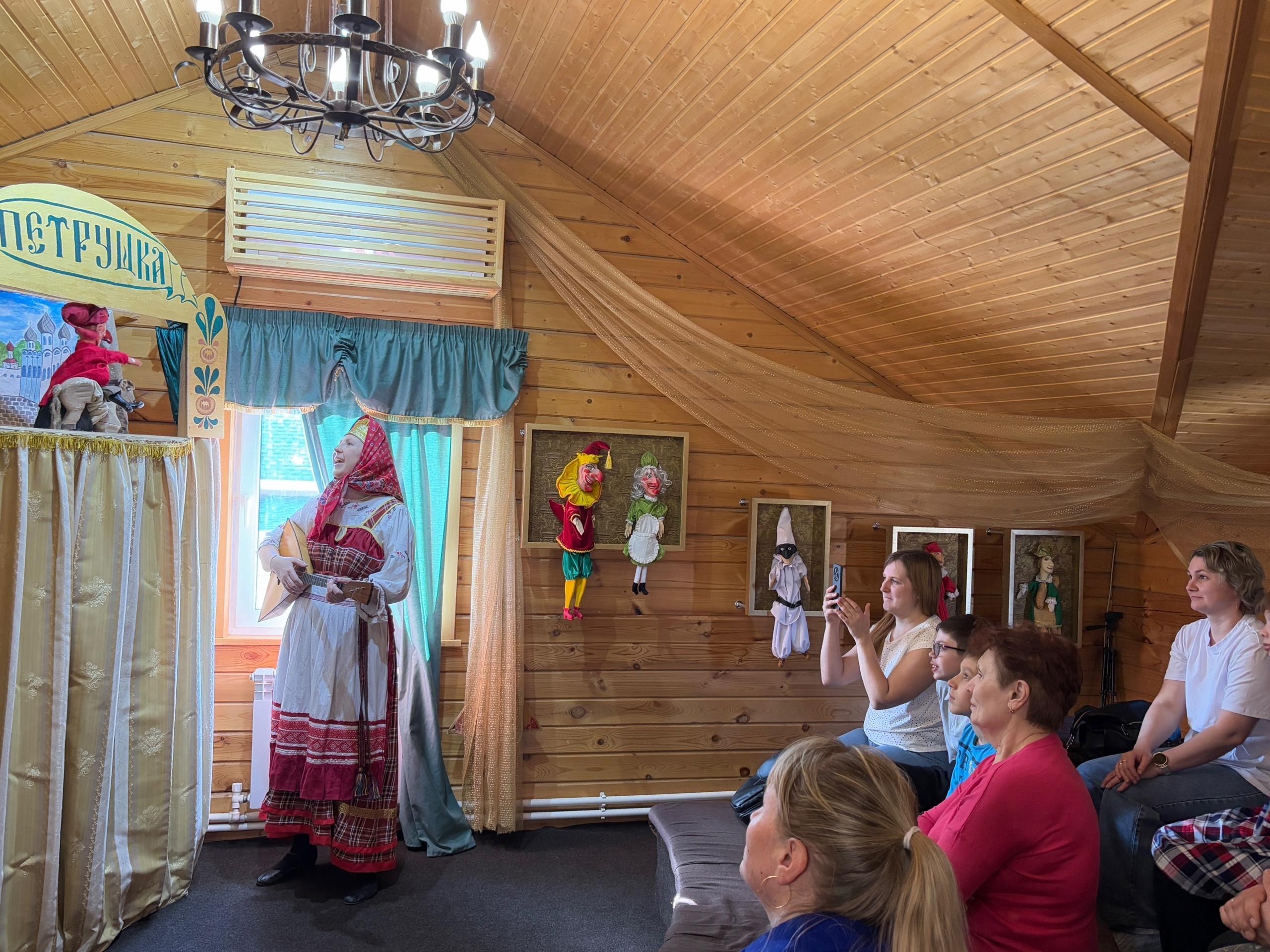  На веселом на гулянье