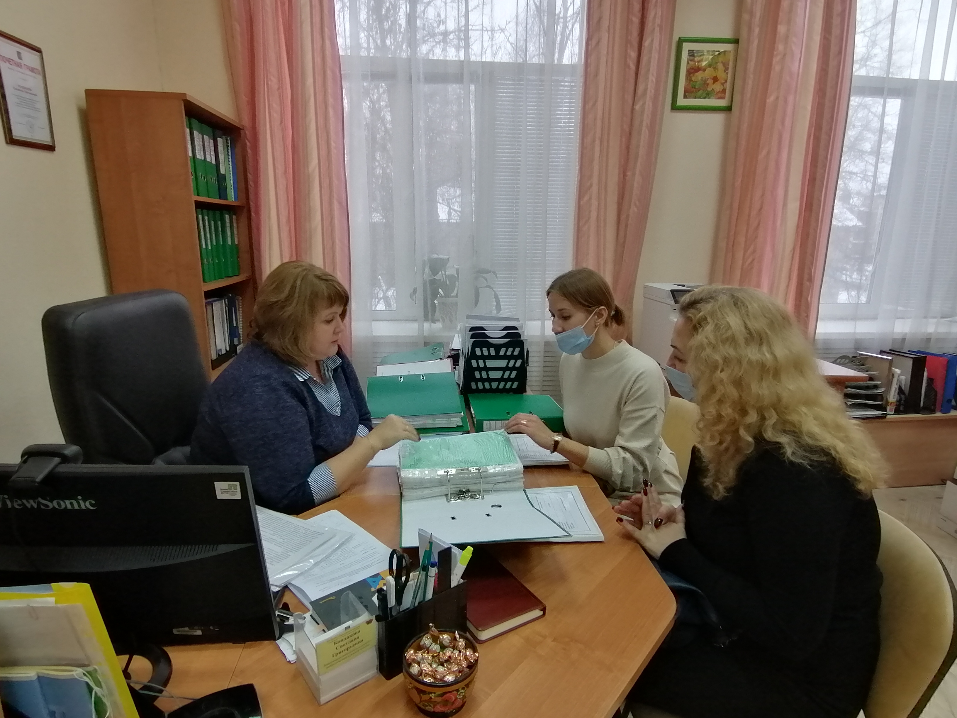 Специалисты Территориального центра поделились опытом с коллегами из Череповца