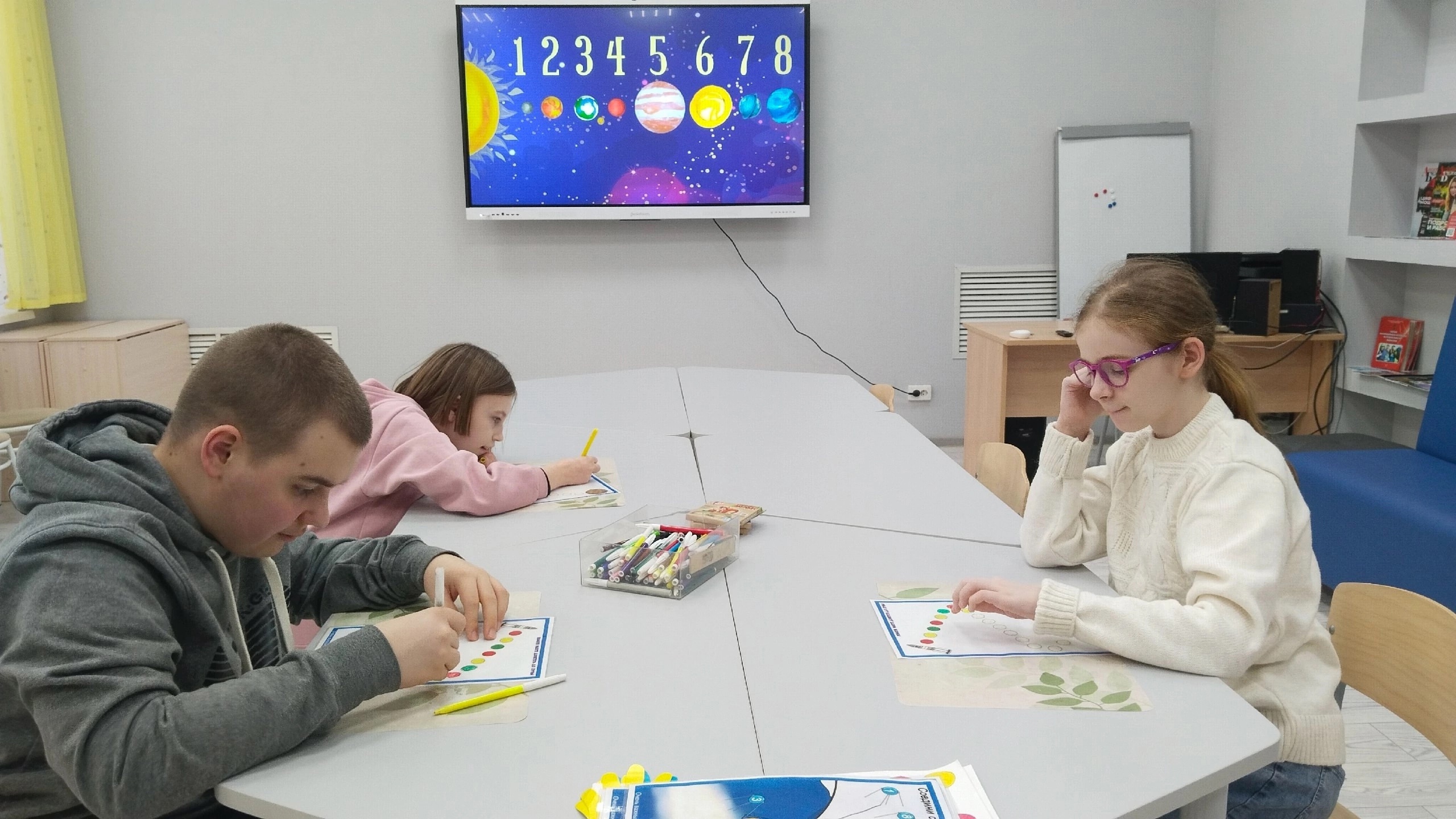 Земля в иллюминаторе видна