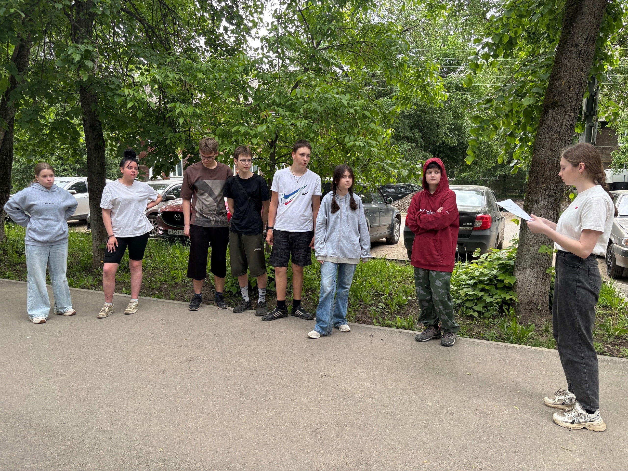 Участники трудовой бригады не только работают, но и занимаются спортом