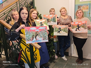 В канун наступающего Нового года участники клуба «Родители без границ» посетили творческую студию художницы Ирины Аксеновой-Сподарик