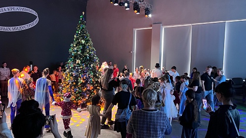 К нам стучится Новый год